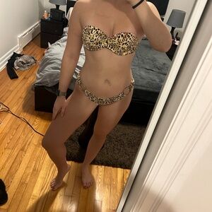 Victorias Secret bikini (32B top, medium bottom)